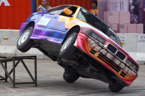 Pertunjukan stuntman kelas dunia di TMII telah dimulai. Yuk liburan!