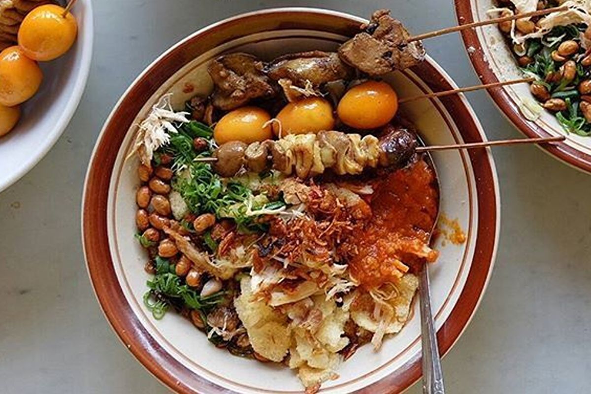 Resep dan cara buat bubur ayam Khas Cirebon, cocok untuk sarapan